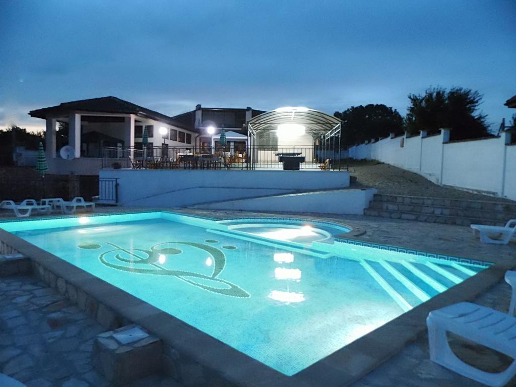 Villa Топола Екстериор снимка